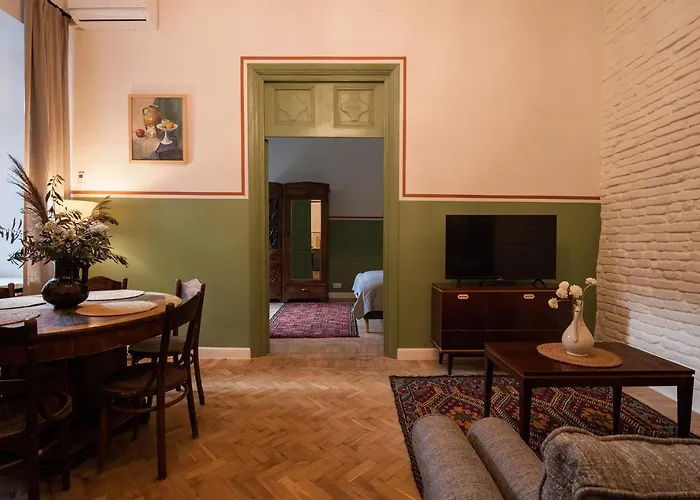 Green Apartment