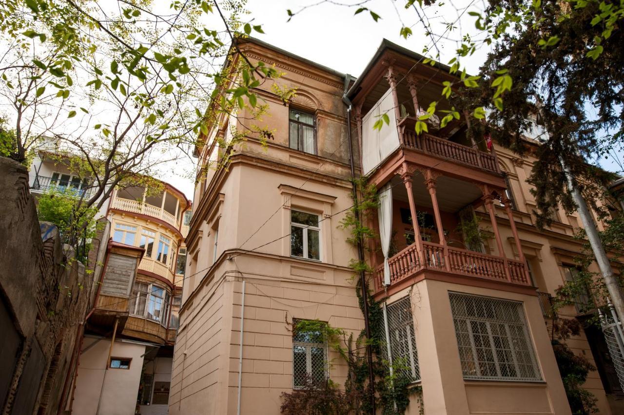 Green Apartment Apartment